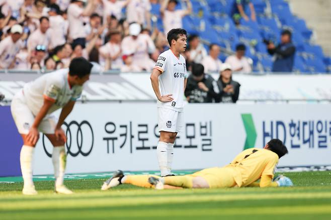 울산문수축구경기장/ K리그1/ 울산HDFC vs FC서울/ 서울 이태석/ 자책골/ 사진 김정수