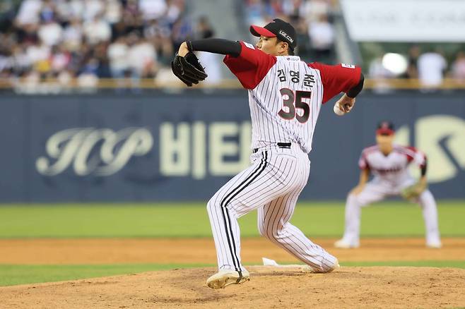 LG 투수 김영준은 16일 잠실구장에서 열린 '2024 신한 SOL Bank KBO 리그' 롯데와 주말 3연전에 구원 등판. 3이닝 무실점으로 승리 투수가 됐다. LG 트윈스