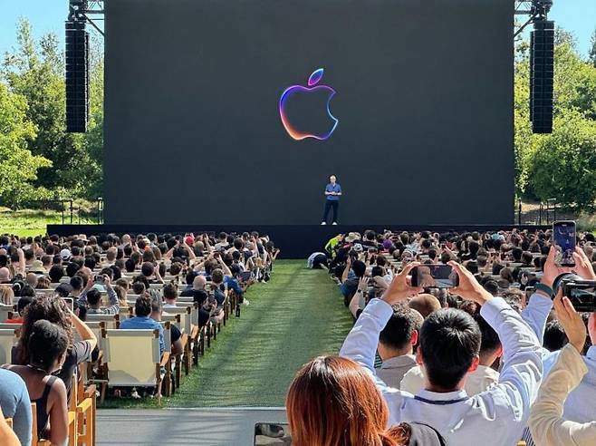 미국 캘리포니아주 쿠퍼티노 애플 파크 본사에서 '연례 세계 개발자 회의(WWDC) 2024'가 열렸다. [이미지출처=연합뉴스]