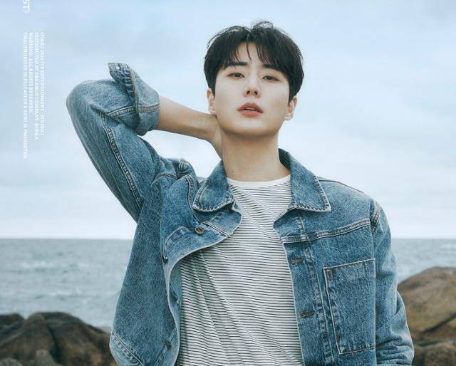 밴드 데이식스(DAY6) 영케이(Young K)가 ‘데이식스의 키스 더 라디오' DJ에서 하차한다. JYP엔터테인먼트 제공