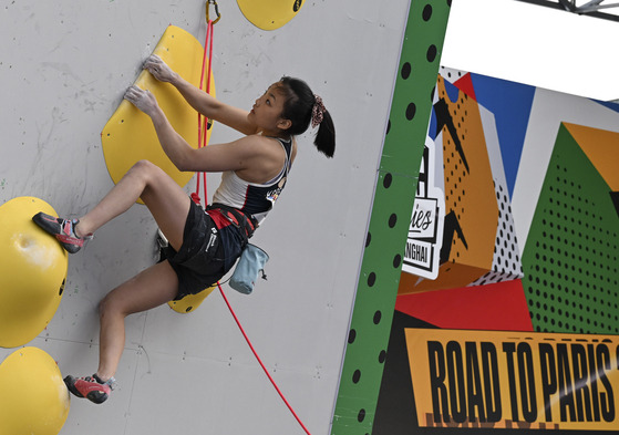 Korea's Seo Chae-hyun competes during the lead final of the women's boulder and lead competition at the Olympic Qualifier Series in Shanghai, China on May 19. [XINHUA/YONHAP]