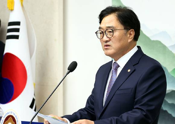 우원식 국회의장이 17일 오후 서울 여의도 국회에서 제22대 국회 원 구성 관련 입장 발표 기자회견을 하고 있다. 2024.06.17 [사진=뉴시스]