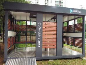 경기도의 한 아파트에 설치된 흡연부스