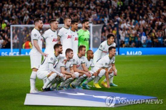 토트넘 홋스퍼 미드필더 로드리고 벤탄쿠르가 손흥민과 아시아인을 향한 인종차별적 발언으로 구설수에 올랐다. 벤탄쿠르는 인터뷰 도중 아시아인들 얼굴이 똑같다는 식으로 말하면서 논란을 일으켰다. 토트넘 소식을 전담하는 알레스데어 골드 기자도 벤탄쿠르 발언을 비판했는데 우루과이 팬들이 어째서 논란이 되고 있는지 이해를 하지 못하면서 눈살을 찌푸리게 만들었다. 연합뉴스