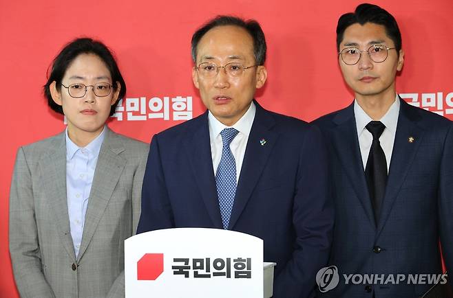 국민의힘 "법사위·운영위, 1년씩 번갈아가며 맡자" 공개 제안 (서울=연합뉴스) 한종찬 기자 = 국민의힘 추경호 원내대표가 19일 오전 국회에서 원구성 관련 백브리핑을 하고 있다. 2024.6.19 saba@yna.co.kr