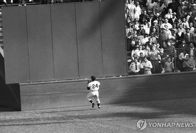 MLB 역사상 가장 위대한 수비인 메이스의 ' 더 캐치' 장면 [AP=연합뉴스 자료사진]