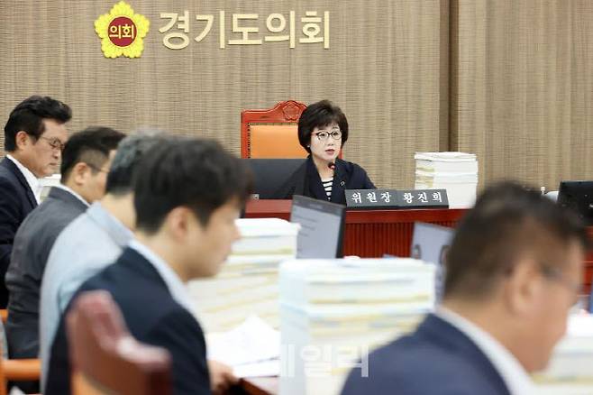 경기도의회 교육기획위원회 회의를 황진희 위원장이 주재하고 있다.(사진=경기도교육청)