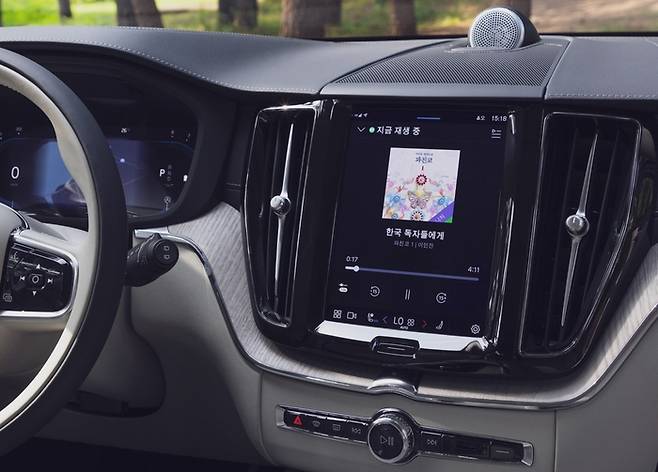 볼보 XC60 T8 티맵 인포테인먼트 서비스 화면.
