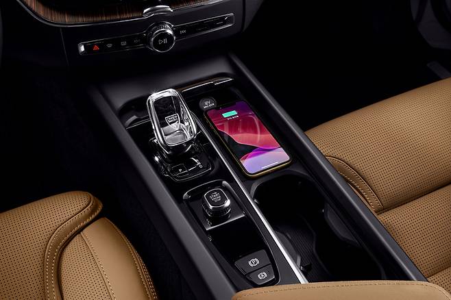 볼보 XC60 T8 실내.