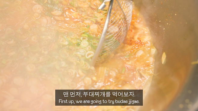 군대 밥이 이렇다고_! 대형수송함 마라도함 짬밥 먹고 반한 영국 대학생들!! 8-10 screenshot.png 영국남자 채널에 나온 해군 점심메뉴