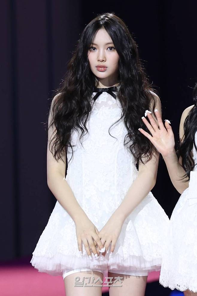 그룹 뉴진스 혜인이 25일 오후 인천 중구 인스파이어 아레나에서 열린 '2023 SBS 가요대전' 레드카펫 행사에 참석하고 있다. 인천=서병수 기자 qudtn@edaily.co.kr /2023.12.25/