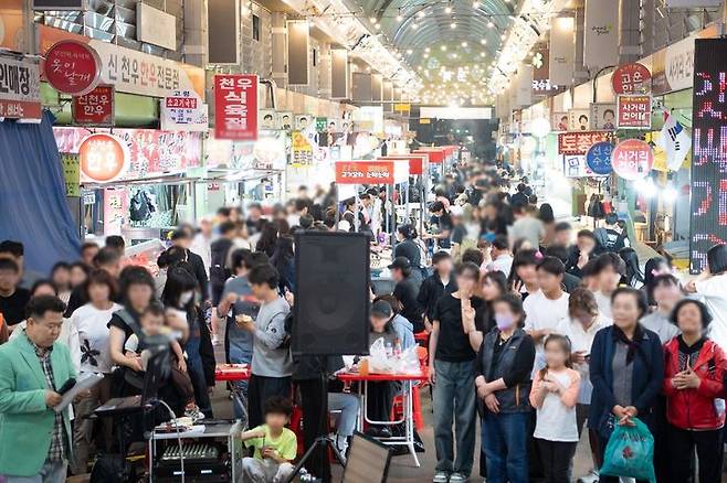 [구미=뉴시스] 구미 새마을중앙시장 야시장. (사진=구미시 제공) 2024.06.20. photo@newsis.com *재판매 및 DB 금지