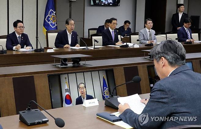 국정현안관계장관회의 (세종=연합뉴스) 배재만 기자 = 한덕수 국무총리가 20일 오전 정부세종청사에서 열린 국정현안관계장관회의를 주재하고 있다. 2024.6.20 scoop@yna.co.kr