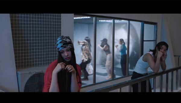 /사진='슈퍼내추럴' 뮤직비디오