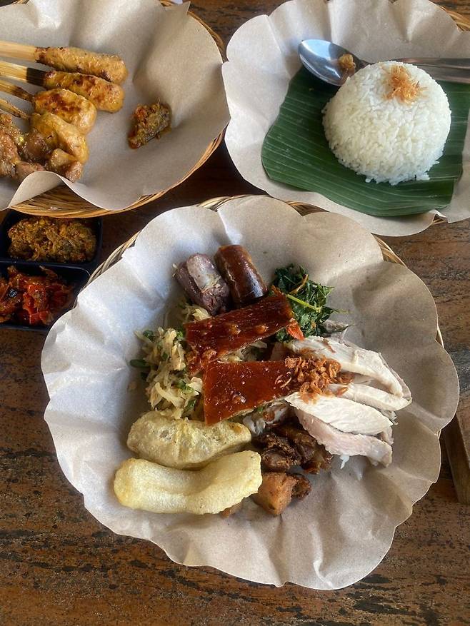 현지인 맛집 바비 굴링 식당의 음식들.