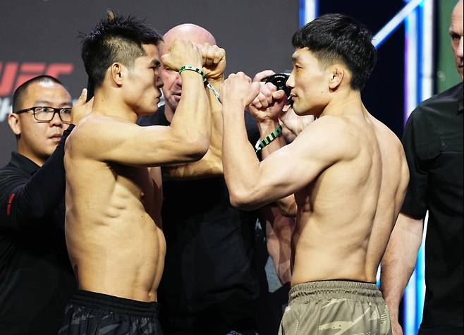 이창호(오른쪽)와 샤오롱의 페이스오프. 사진=UFC