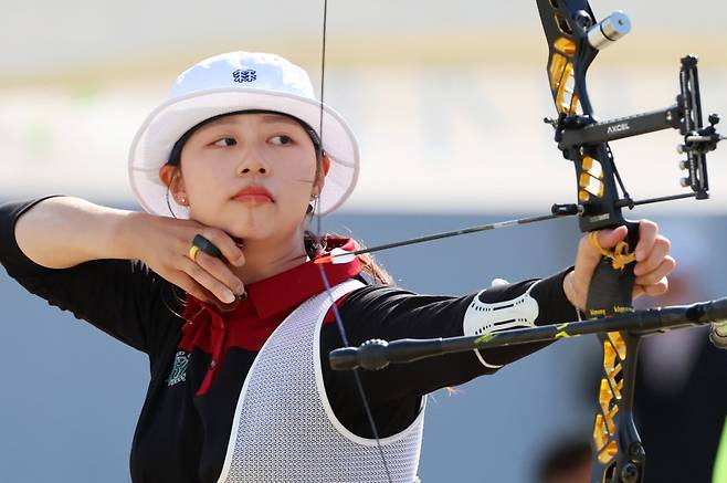 전국체전 금메달 쏘는 임시현 (광주=연합뉴스) 조남수 기자 = 18일 광주국제양궁장에서 열린 제104회 전국체육대회(전국체전) 양궁 여자대학부 개인전 결승에서 임시현(한국체대)이 활시위를 당기고 있다. 2023.10.18 iso64@yna.co.kr/2023-10-18 15:04:07/ <저작권자 ⓒ 1980-2023 ㈜연합뉴스. 무단 전재 재배포 금지.>