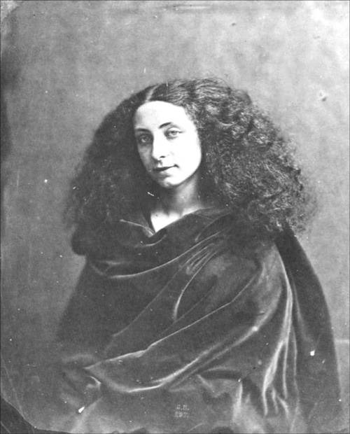 나다르가 찍은 잔 뒤발, 나다르의 정부였을 때 찍은 것으로 추정.