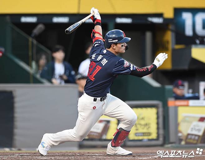 롯데 외야수 윤동희는 22일 고척스카이돔에서 열린 '2024 신한 SOL Bank KBO 리그' 키움과 주말 3연전 두 번째 경기에서 6번타자 우익수로 선발 출전했다. 이날 멀티히트를 쳐 팀 공격에 활력을 불어넣었다. 엑스포츠뉴스 DB