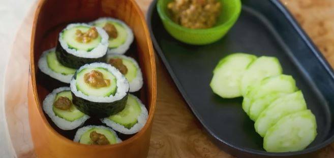 오이의 건강 효과를 제대로 누리려면, 오이 맛이 싫어도 생으로 먹는 게 좋다./ 사진=유튜브 채널 '안녕하세요 최화정이에요' 캡처