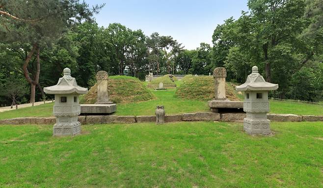 연산군 묘. 북한산 우이동 등산로 입구에 있는 연산군과 그의 부인 신씨 묘(도봉 방학동). [국가유산청]