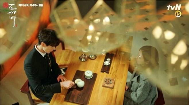 저승사자가 운영하는 찻집 [사진출처=tvN 드라마 도깨비 장면 캡처]