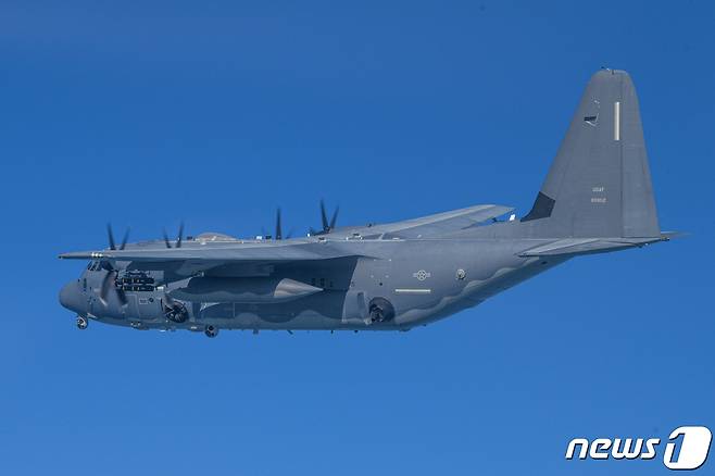 한미 연합 특수작전훈련에 투입된 미국 항공타격 자산 AC-130J가 지난달 27일 훈련 임무를 수행하고 있다. (합동참모본부 제공) 2023.3.2/뉴스1