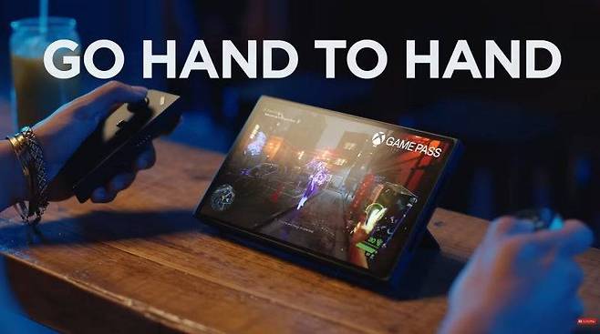 닌텐도 스위치처럼 조이스틱을 분리해서 즐길 수 있는 것이 특징인 리전고