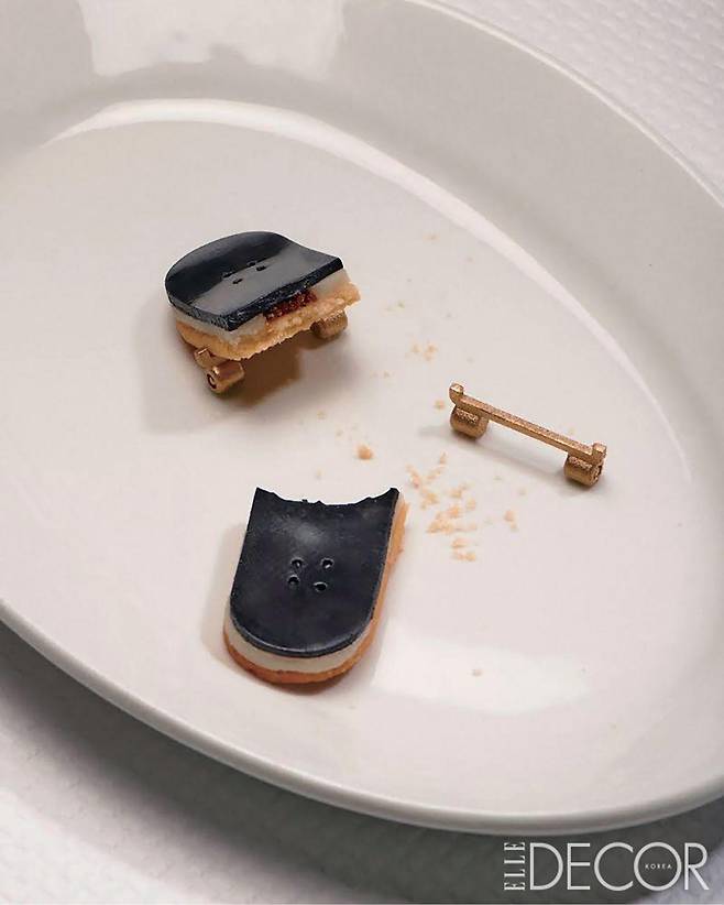 루이 비통x퍼렐을 위해 만든 콩테 쿠키.