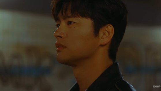 '내게 어울릴 이별 노래가 없어' 뮤직비디오에서 서인국. 사진 유튜브 캡처