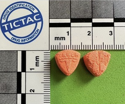영국 약물 전문 자선단체 더루프(The Loop)가 공개한 엑스터시(MDMA)의 일종인 오렌지 테슬라. 강력한 환각 효과를 일으키는 해당 약물 복용으로 영국에서 현재까지 2명이 사망했다. 2024.06.25/