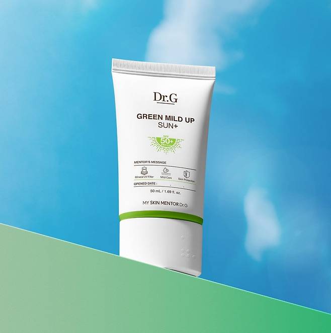 선크림은 피부 타입에 맞는 제형을 사용하는 것이 좋다. 닥터지의 스테디셀러 제품 ‘닥터지 그린 마일드 업 선 플러스’는 전 
연령대가 사용할 수 있는 저자극 선크림으로 지금까지 550만 개 넘게 팔렸다. 고운세상코스메틱