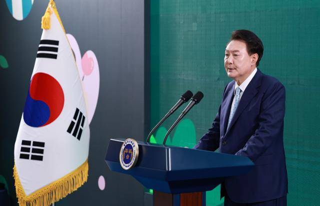 윤석열 대통령이 26일 서울 광진 국립정신건강센터에서 열린 '정신건강정책 혁신위원회 1차 회의'에서 발언하고 있다. 뉴시스