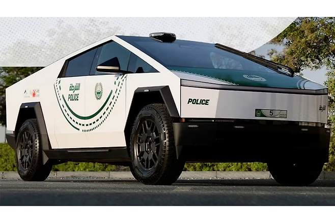 두바이의 테슬라 사이버트럭 경찰차
