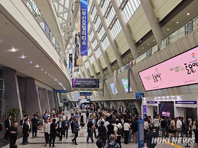 &nbsp;‘넥스트 모빌리티, 세상의 중심이 되다’를 주제로 열리는 이번 부산모빌리티쇼에는 국내외 7개 완성차 브랜드가 친환경 모델들을 공개한다. 사진=조은비 기자&nbsp;