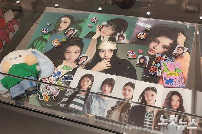 '슈퍼내추럴 팝업'에 진열된 상품들. 김수정 기자