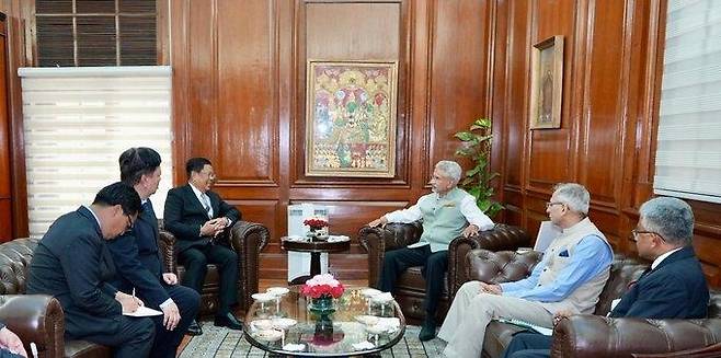 탄 쉐 미얀마 외무장관(왼쪽에서 세번째)과 회담하는 자이샨카르 인도 외무장관 [자이샨카르 장관 엑스 캡처. 재판매 및 DB 금지]