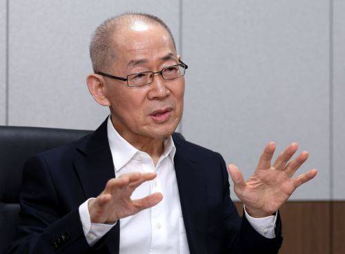 이회성 카본프리(CF) 연합 회장이 26일 서울 중구 대한상의 CF연합 집무실에서 아시아경제와 인터뷰를 하고 있다. 사진=김현민 기자 kimhyun81@