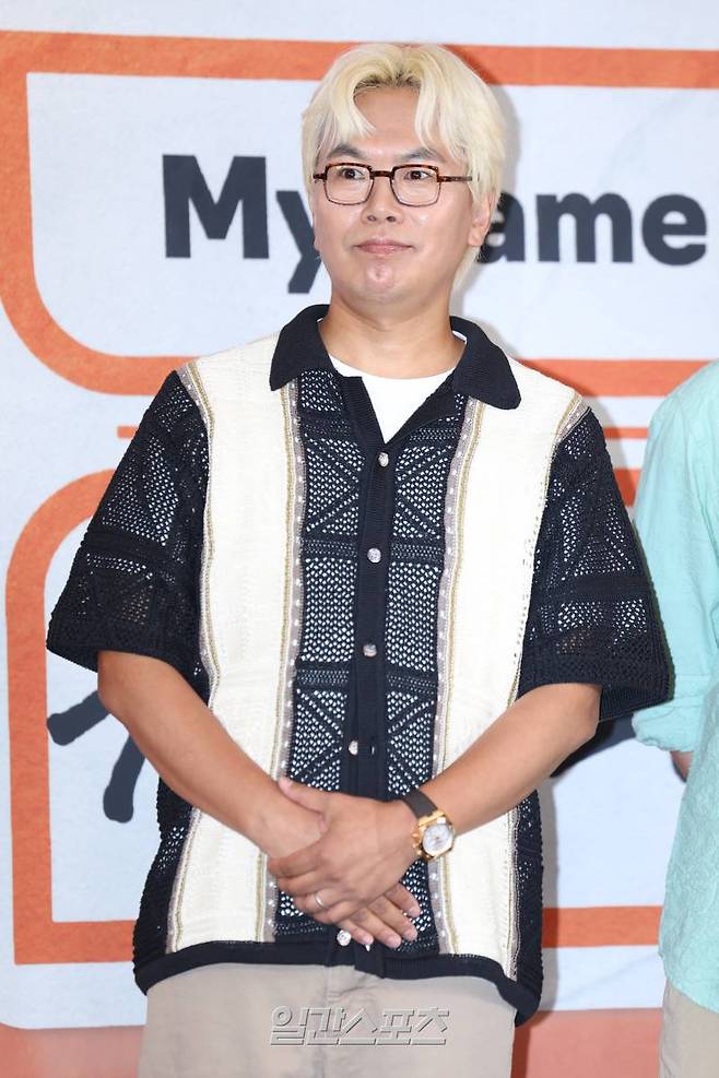 김태호 PD가 20일 오후 서울 마포구 스탠포드호텔 코리앙서 열린 JTBC 예능 'My name is 가브리엘' 제작발표회에 참석해 포즈를 취하고 있다. '마이 네임 이즈 가브리엘'은 타인의 이름으로 매칭된 순간, 세계 어디든 날아가 그의 이름으로 살아가는 여정을 담아낸다. 오는 21일 저녁 8시 50분 첫 방송. 서병수 기자 qudtn@edaily.co.kr /2024.06.20/