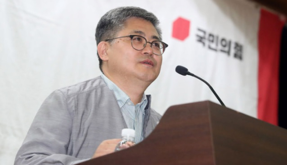 함운경 당시 국민동행 전북지부 대표가 지난해 6월 국회에서 열린 국민의힘 공부모임 '국민공감'에서 '후쿠시마 원전 처리수를 둘러싼 과학과 괴담의 싸움-어민과 수산업계의 절규를 듣다'를 주제로 강연하고 있다. [사진=뉴시스]