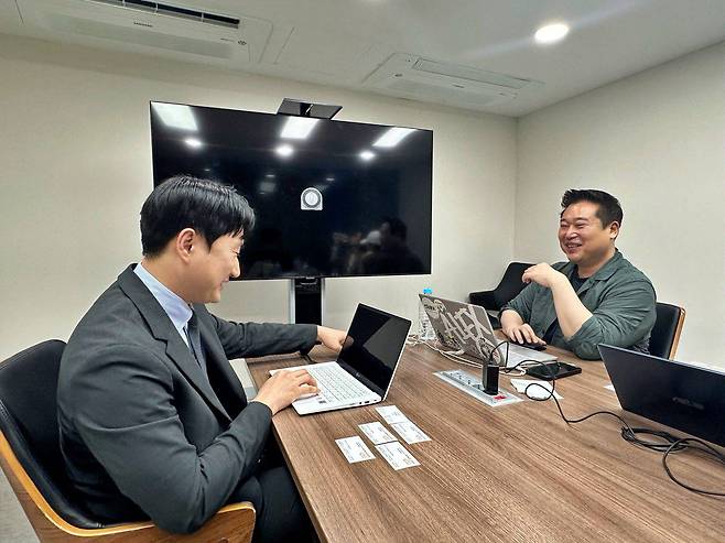 정성식 캠터 대표(왼쪽)와 강재상 패스파인더넷 대표 / 출처=IT동아