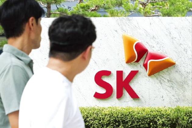 시민들이 20일 서울 SK서린빌딩 앞을 지나가고 있다. 사진=임형택 한국경제신문 기자