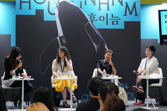 Graphic novelist Keum Suk Gendry-Kim (second from right) and Lea Murawiec (second from left) attend a talk at the Seoul International Book Fair, held at Coex, on Wednesday. (Hwang Dong-hee/The Korea Herald)