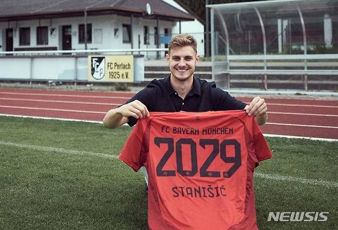 [서울=뉴시스] 독일 프로축구 분데스리가 바이에른뮌헨과 2029년까지 계약을 연장한 요시프 스타니시치. (사진=뮌헨 공식 홈페이지 캡처) *재판매 및 DB 금지