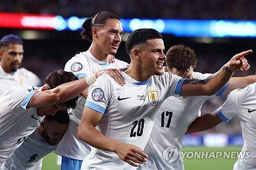 우루과이 축구 국가대표팀이 28일(한국시간) 미국 뉴저지에 있는 메트라이프 스타디움에서 열린 볼리비아와의 남미축구연맹(CONMEBOL) 코파 아메리카 2024 C조 2차전에서 5-0 대승을 거뒀다. 연합뉴스