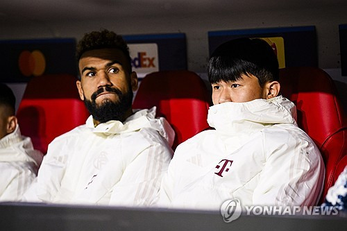 바이에른 뮌헨과 독일 축구 소식을 전하는 바이에른 앤 저머니에 따르면 뮌헨은 내부 평가를 거쳐 김민재를 다음 시즌 구상에 포함시키기로 결정했다. 뱅상 콤파니 감독이 김민재와 함께 다음 시즌을 치르고 싶어하며, 구단 내부에서는 김민재가 지난 시즌보다 더 나은 성과를 내기 위해 김민재와 더 많이 소통하고, 대화하고, 지원하는 게 중요하다고 판단했다는 것이다. 이에 따라 김민재의 잔류 가능성이 대폭 올라갔다. 연합뉴스