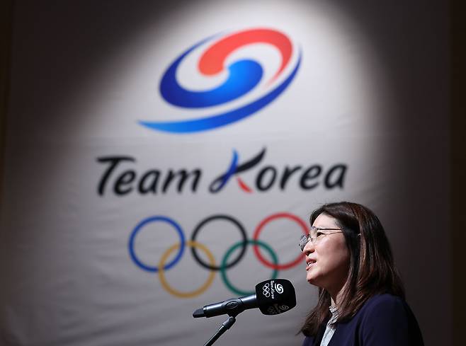 장미란 문체부 2차관이 파리 올림픽 개막을 100일 앞둔 지난 4월 17일 충북 진천선수촌에서 국가대표들을 격려하고 있다. /연합뉴스