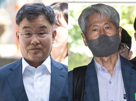 지난 대선 직전 윤석열 대통령의 명예를 훼손할 목적으로 허위 인터뷰를 한 혐의를 받는 화천대유 대주주 김만배씨(왼쪽)와 신학림 전 언론노조위원장이 20일 서울 서초구 중앙지방법원에서 열린 구속 전 피의자 심문(영장실질심사)에 각각 출석하고 있다. 두 사람은 21일 새벽 구속됐다. 뉴스1