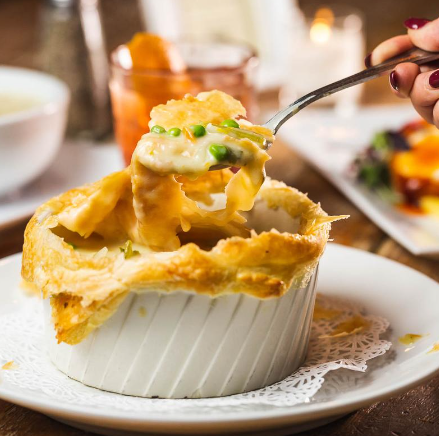 치킨 수프 파이(Slow Rosted Chicken Pot Pie) <사진=Fraunces Tavern 홈페이지>