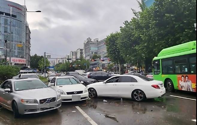 2년전 폭우에 버려진 차 [사진촬영=김기철 기자]